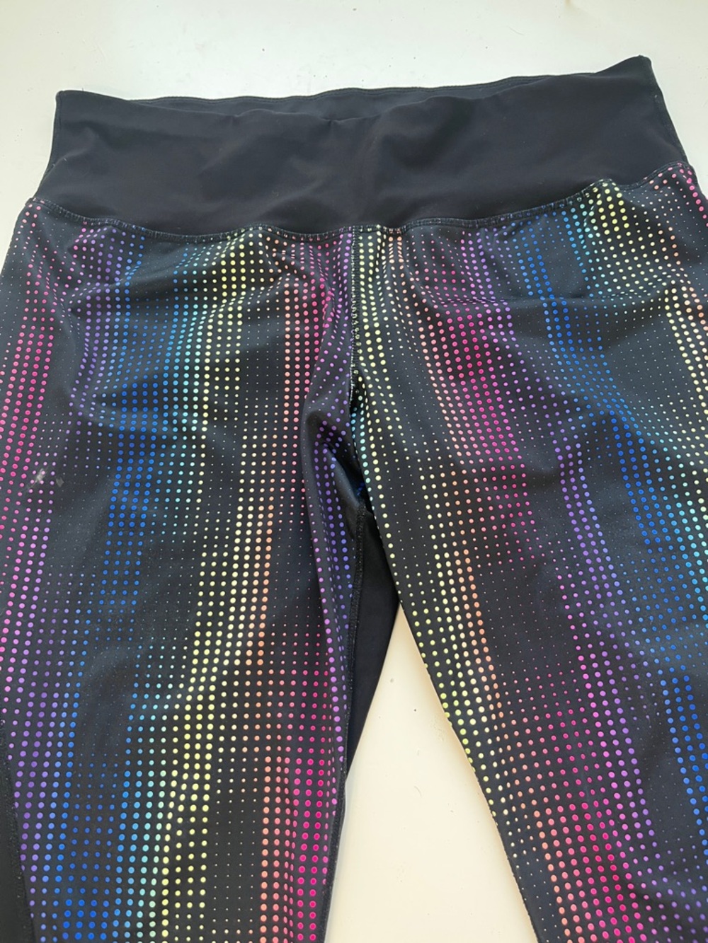 Xersion 2X Rainbow Dotted Elastic Waist Pull On Cropped Leggings - Picture 2 of 5